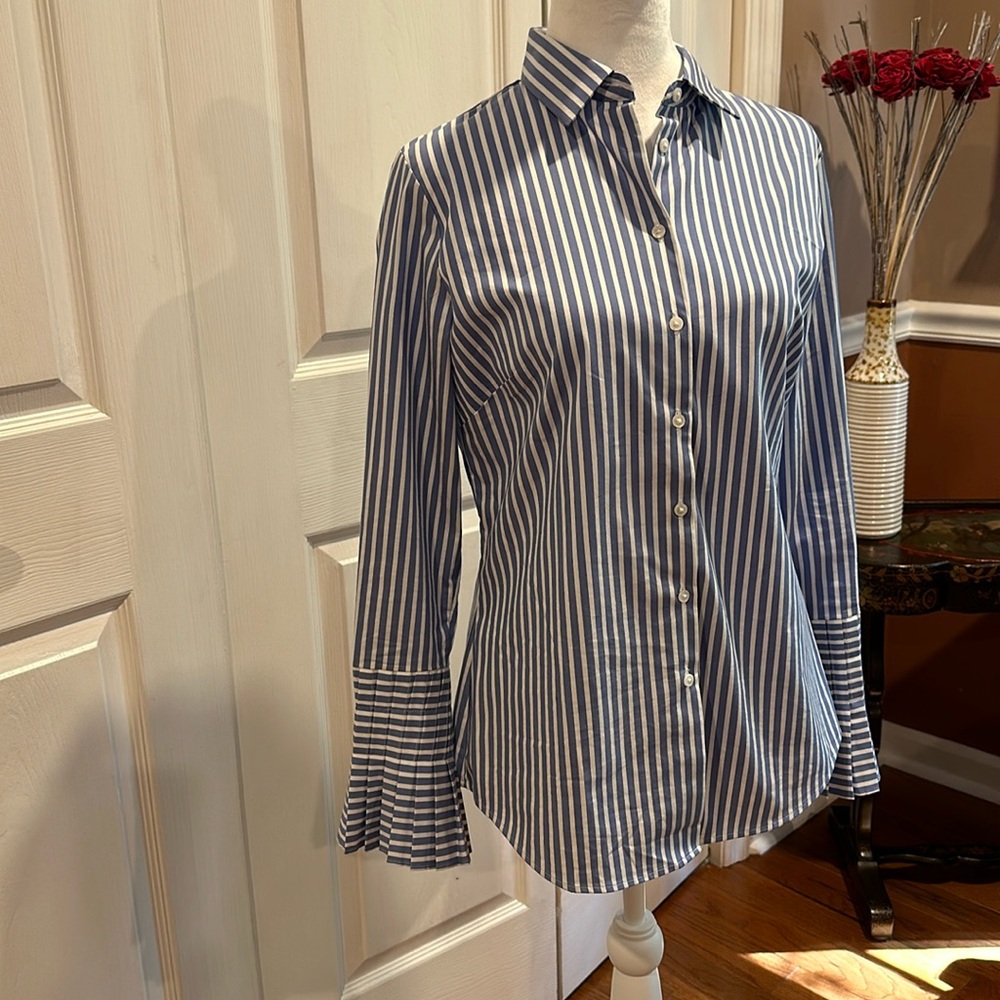LAST CHANCE Banana Republic tailored shirt in excellent condition.